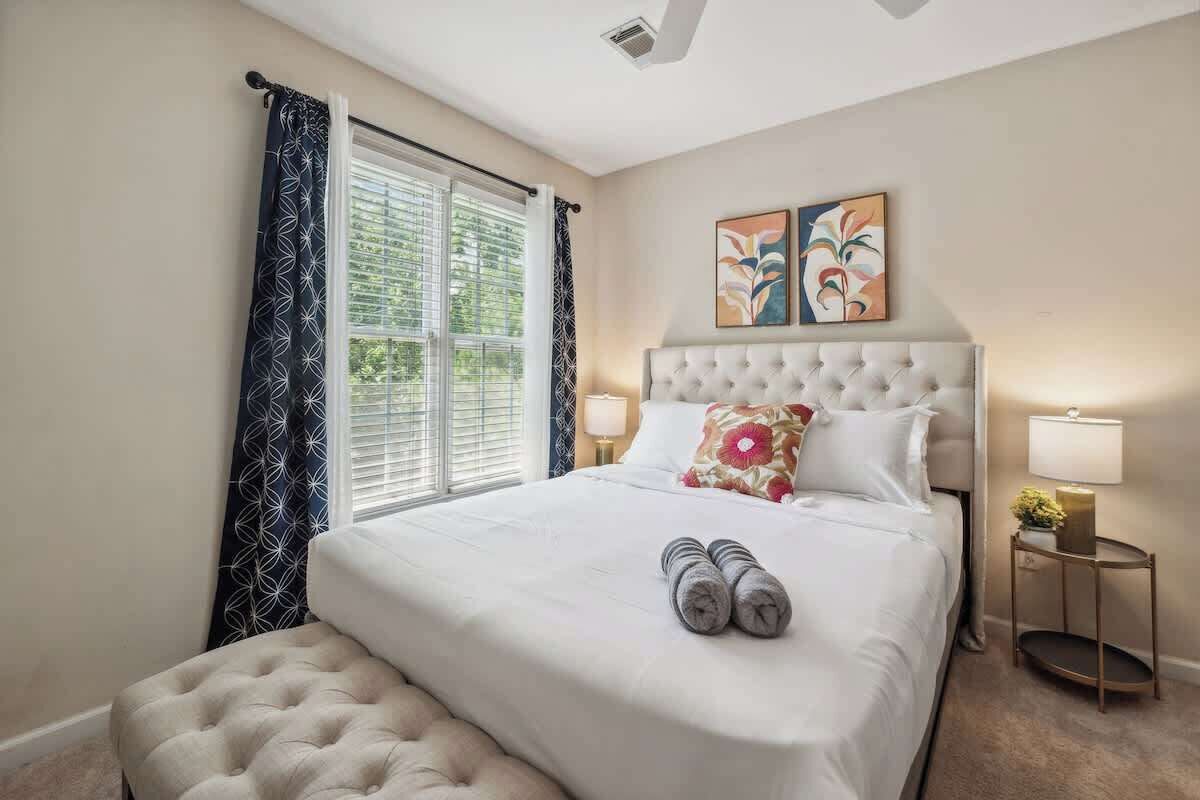 4 habitaciones, tabla de planchar con plancha, cuna de viaje y wifi 