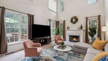 Télévision, livres, espaces bureaux