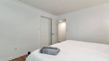 6 bedrooms, iron/ironing board, travel cot, WiFi