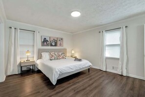 6 habitaciones, tabla de planchar con plancha, cuna de viaje y wifi 