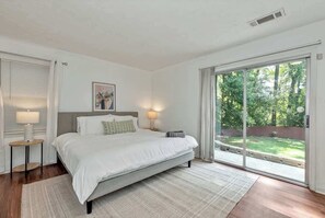 6 bedrooms, iron/ironing board, travel cot, WiFi