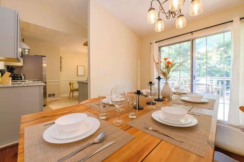 Family Home/Near ATL/5beds/3baths/Sleep12