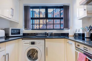 Private kitchen - Cosy Derby City Retreat | Free Parking & WiFi (Derby)