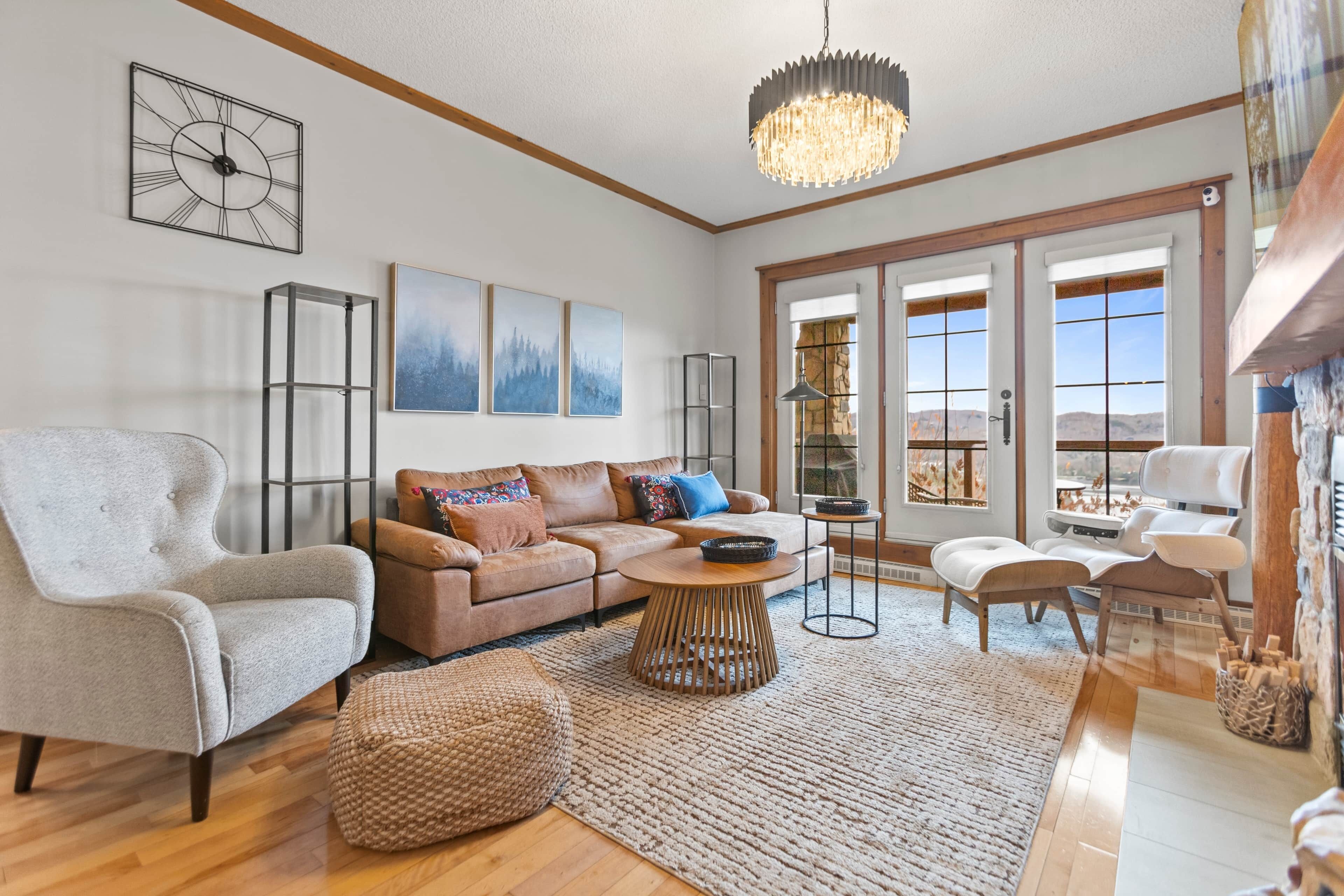 Smart TV, fireplace, stereo