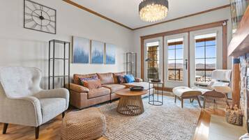 Smart TV, fireplace, stereo