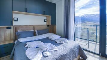 Comfort appartement, balkon, uitzicht op bergen | Een laptopwerkplek, geluiddichte muren, gratis wifi