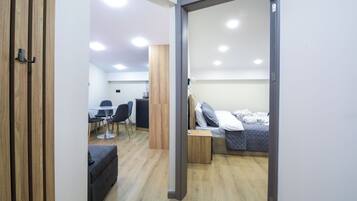 Cobertura premier, vista para a montanha | Espaço de trabalho para notebook, quartos à prova de som