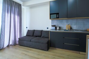 Apartamento conforto, sacada, vista para a montanha | Cozinha privada | Frigobar, micro-ondas, cadeirão de bebê