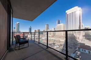 Property grounds - Bright & Stylish Beltline Condo – Walk Everywhere! Bright, comfortable 2-bedroom (Calgary)