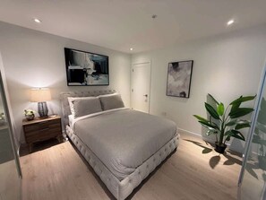 1 bedroom, iron/ironing board, WiFi, bed sheets - Bright, warm & spacious 1 BR in North End Halifax (Halifax)