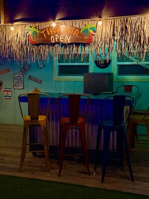 Dining - Coastal Paradise l Pool, Tiki Hut l Close to Beach (Fort Myers Beach)