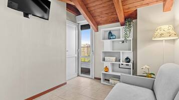 Basic-Zimmer, Nichtraucher, Kochnische | Wohnbereich