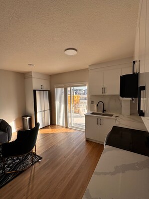 Private kitchen - Airluxe….. (Nisku)