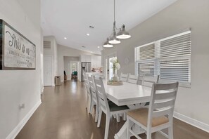 Dining - Stunning 4BR Home w/ Heated Pool & Spa- Near Beach (Naples)