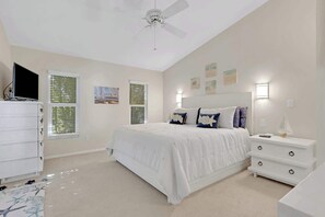 4 bedrooms, travel cot, WiFi, bed sheets - Stunning 4BR Home w/ Heated Pool & Spa- Near Beach (Naples)