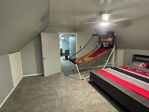 4 bedrooms, iron/ironing board, WiFi