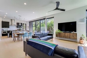 TV, offices - Elegant home close to the iconic South Congress St (Austin)