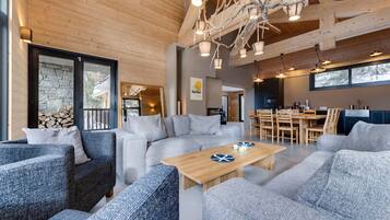 TV, caminetto, lettore DVD