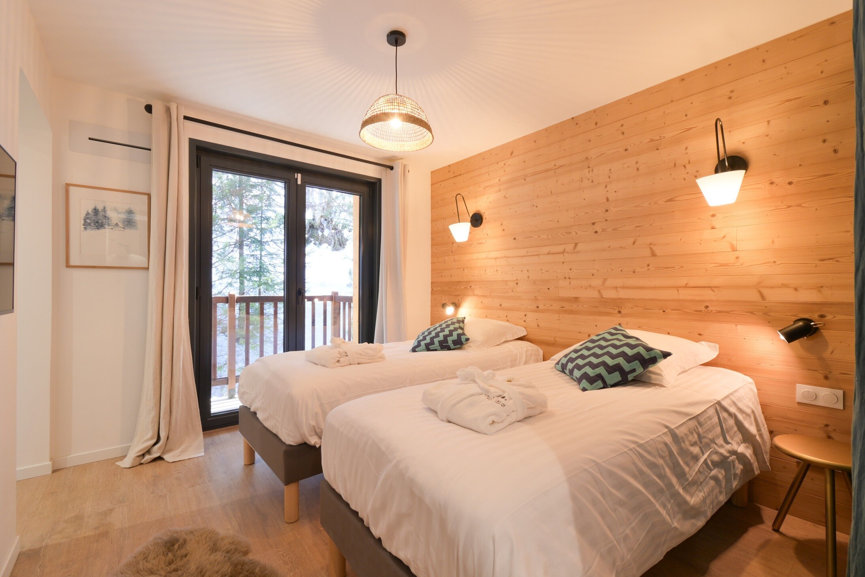 7 chambres, fer et planche à repasser, Wi-Fi, draps fournis