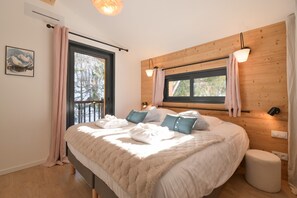 7 bedrooms, iron/ironing board, WiFi, bed sheets - Luxury Chalet with Pool, Mountain View, Wi-Fi & Air Conditioning in La Plagne (La Plagne Tarentaise)
