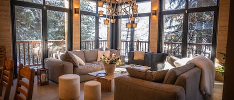 Télévision, cheminée, lecteur de DVD