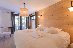 7 bedrooms, iron/ironing board, WiFi, bed sheets