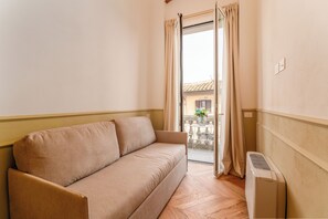 Minibar, in-room safe, desk, laptop workspace - Incanto Relais & Charme (Florence)