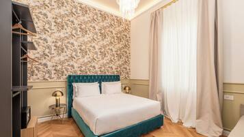 Habitación doble superior | Minibar, caja de seguridad en la habitación y escritorio