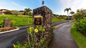 Condo (4 Bedrooms) | Property entrance