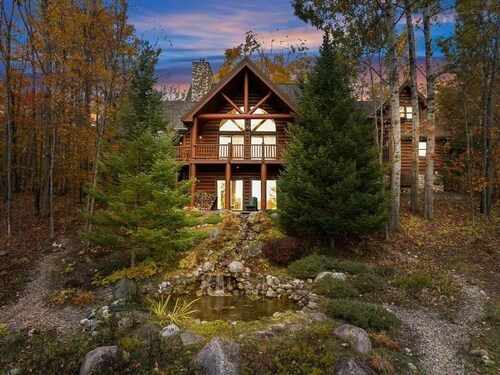 Luxe Boyne Getaway - Hot Tub, Sauna, 80+acres