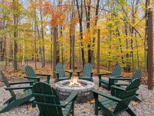 Luxe Boyne Getaway - Hot Tub, Sauna, 80+acres