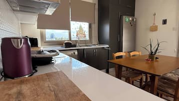 Apartment, 2 Bedrooms, Accessible, Smoking | Interior