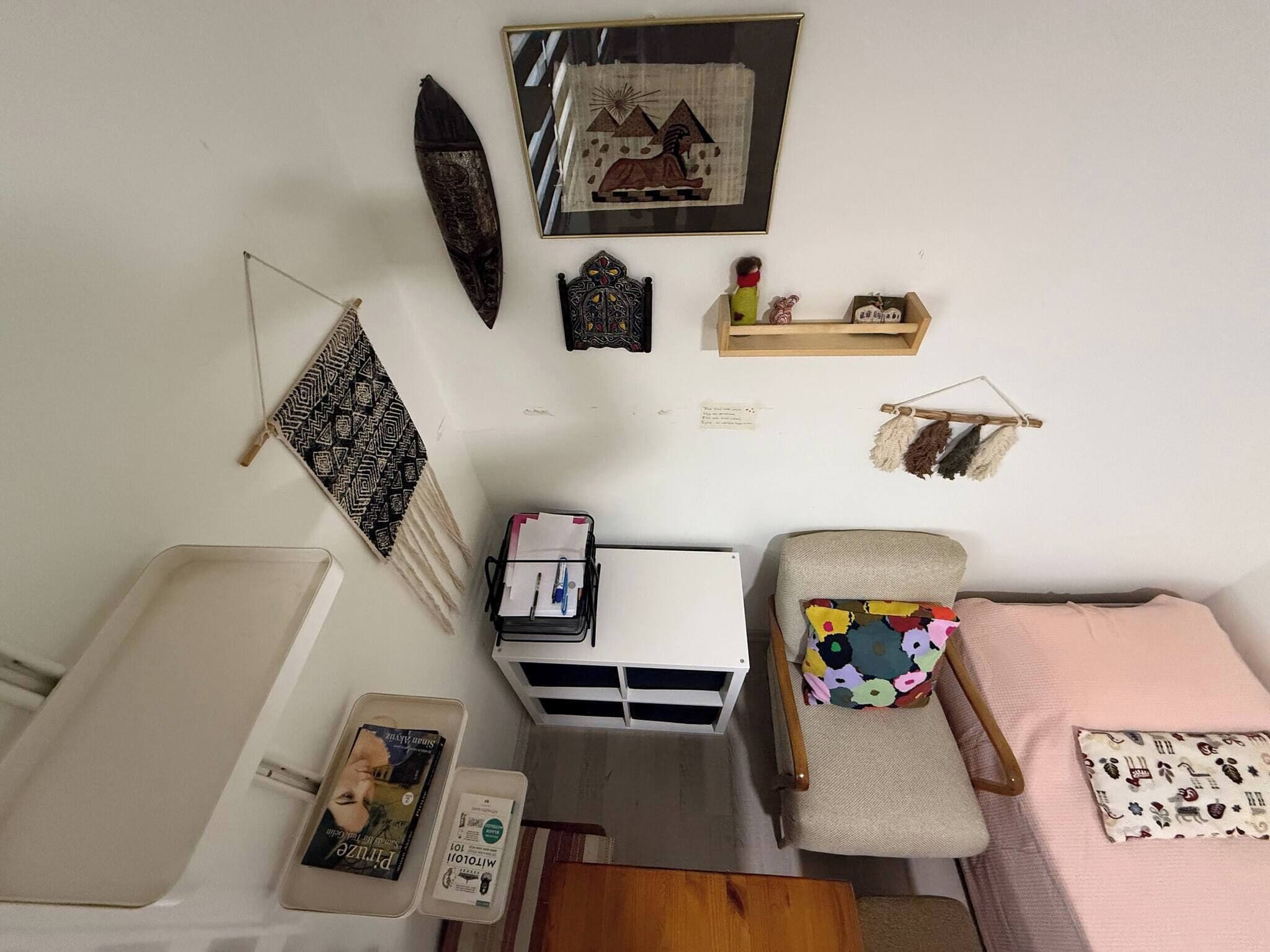 Departamento, 2 habitaciones, con acceso para personas discapacitadas, para fumadores | Sala de estar | Libros 