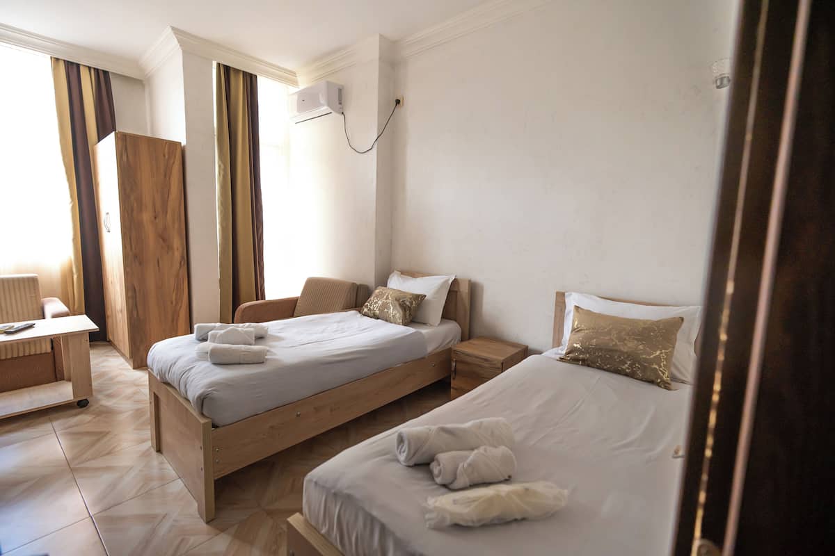 高級雙床房, 陽台 | 書桌、筆電工作空間、免費無線上網