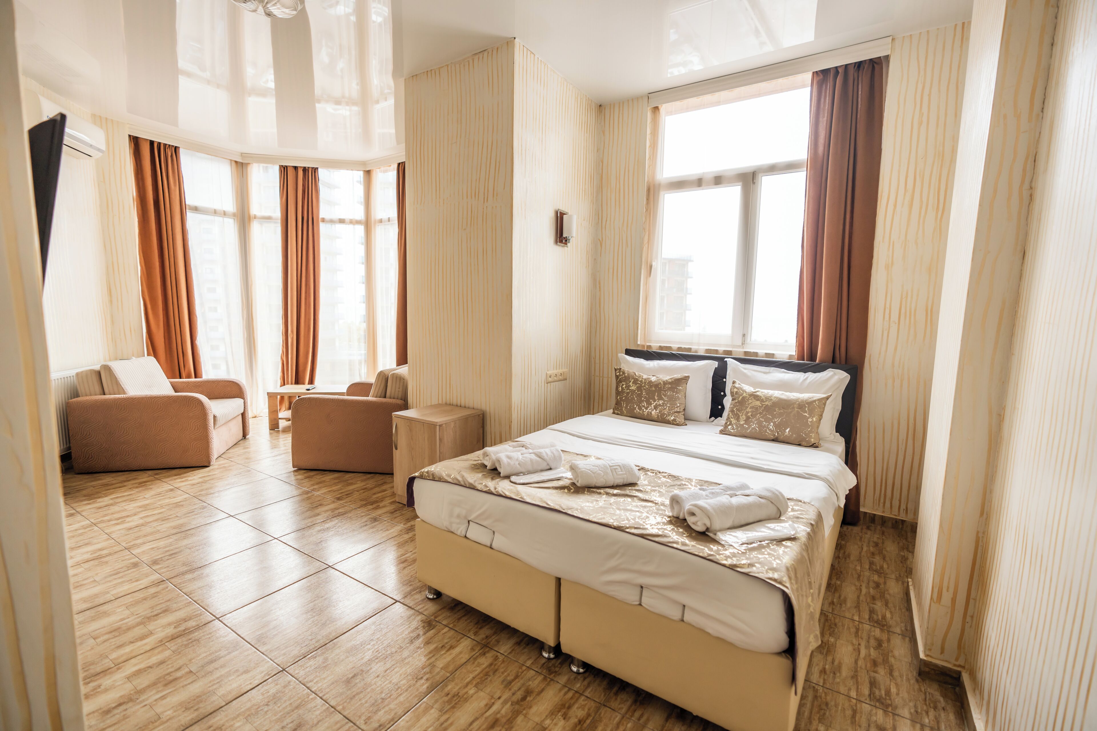 Habitación doble Deluxe | Escritorio, espacio para trabajar con laptop y wifi gratis 