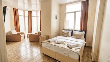 Deluxe Double Room | Desk, laptop workspace, free WiFi