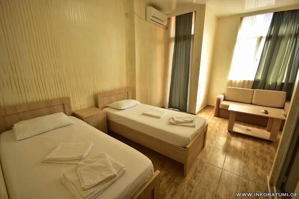 Quarto casal ou duplo superior, sacada, vista para o mar | Escrivaninha, espaço de trabalho para notebook, Wi-Fi de cortesia