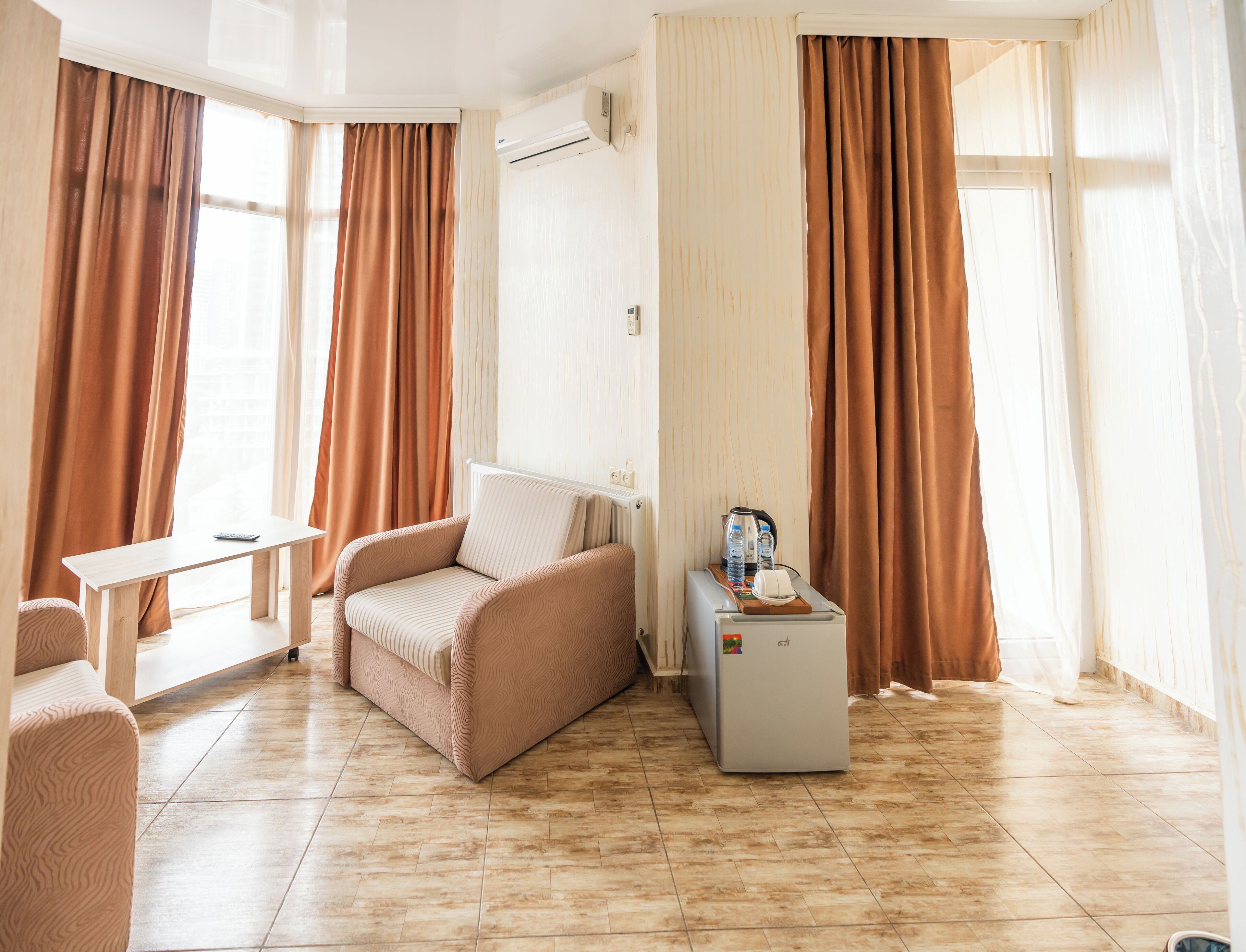 Desk, laptop workspace, free WiFi