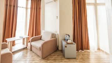 Desk, laptop workspace, free WiFi