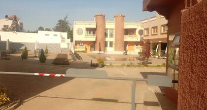 Sally Beach Hotel Yenne