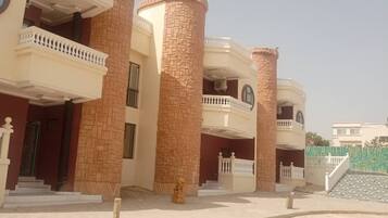 Studio Confort, vue piscine | Extérieur