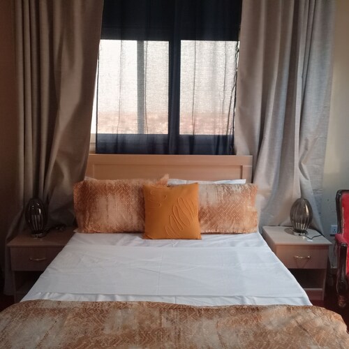 Sally Beach Hotel Yenne