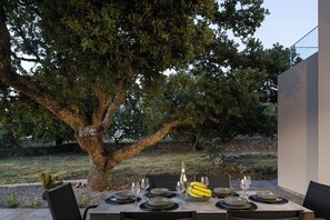 Outdoor dining - Villa Pipina, a tranquil retreat near a traditional village (Rethymno)