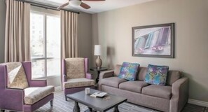 Living area - LAS VEGAS GRAND PRIX!!  2 bed/2 bath King Suite CLOSEST to the GRANDSTANDS! (Las Vegas)