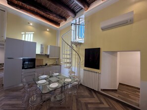 Dining - The Royal Penthouse 3-bedrooms with Panoramic Terrace (Napoli)