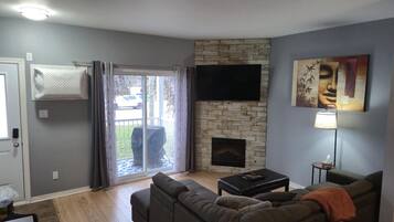 Smart TV, fireplace