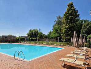 حمّام سباحة خارجي موسمي