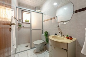 Apartment | Bathroom - Aconchegante a 85 m da Praia com vaga (Praia Grande)
