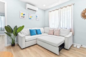 TV - Honolulu Central 1 Bd 1 Ba (Honolulu)