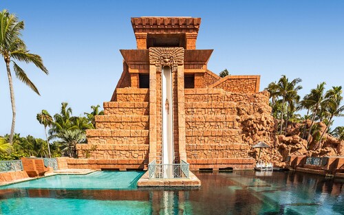 Steps to Atlantis Resort & Cabbage Beach!  Your Tropical Paradise Awaits!